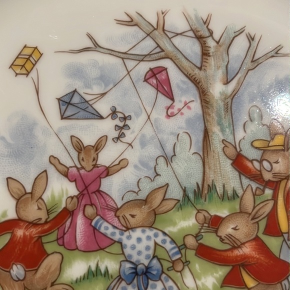 Royal Doulton Bunnykin 8” Plate, Flying Kites - Picture 5 of 8